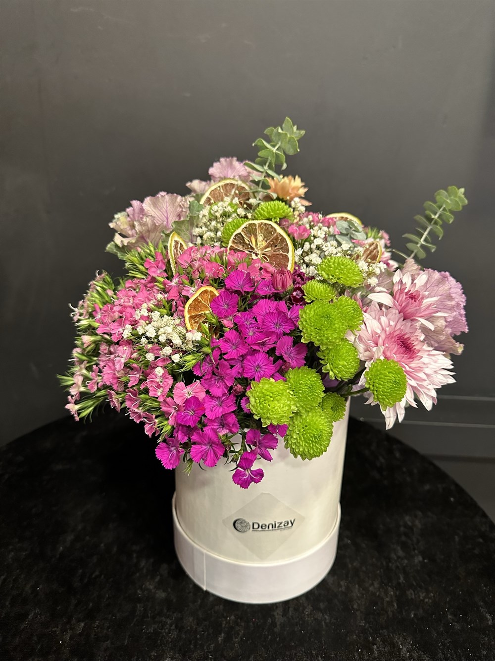 Kutuda Renkli Çiçekler