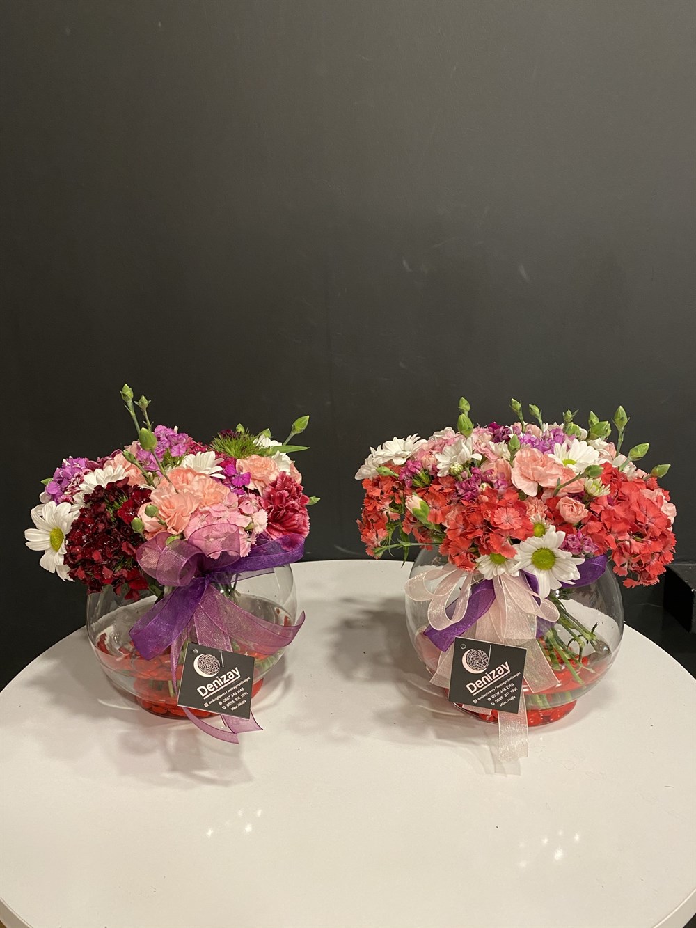 Fanus İçinde Çiçekler