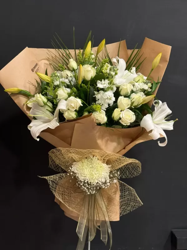 Beyaz Güller ve Lilyumlar